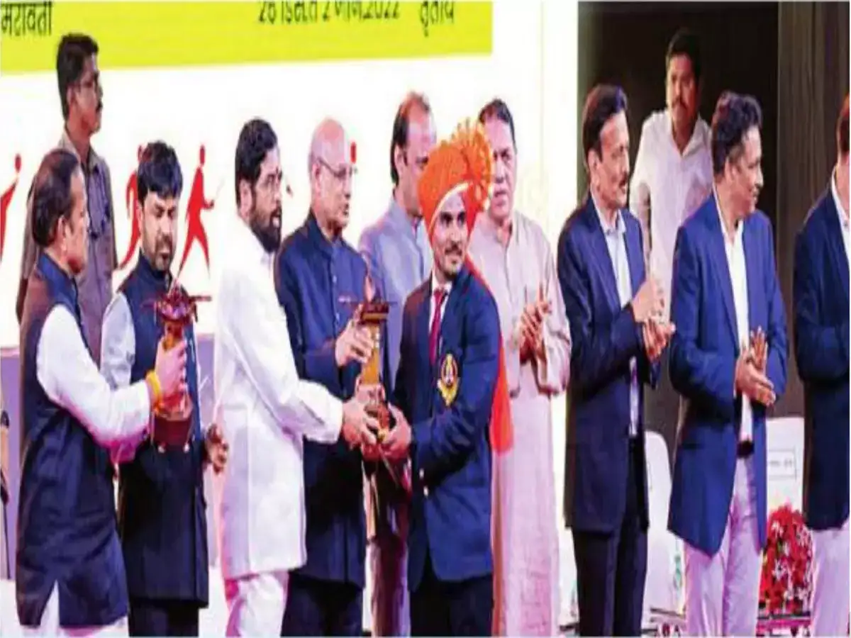 शिवछत्रपती क्रीडा पुरस्करावर ‘पोस्टमन’ची मोहोर; यशाने हरखून गेले पोस्ट ऑफिसमधील सहकारी शिवछत्रपती क्रीडा पुरस्करावर ‘पोस्टमन’ची मोहोर; यशाने हरखून गेले पोस्ट ऑफिसमधील सहकारी