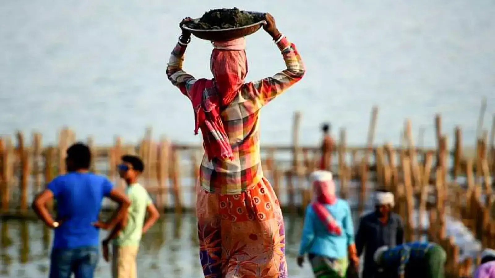 கூலி தொழிலாளர்களுக்கான வெப்சைட்.. 30 கோடிப் பேர் பதிவு! 