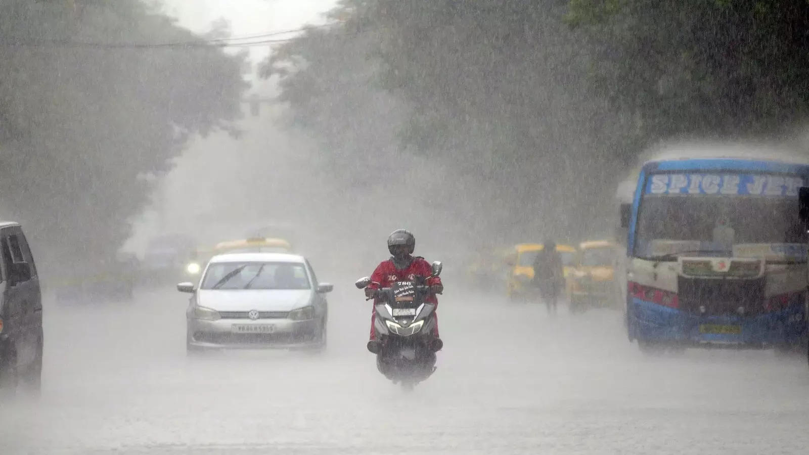 ఏపీపై అల్పపీడన ప్రభావం.. ఈ జిల్లాల్లో అతి భారీ వర్షాలు, వాతావరణశాఖ బిగ్ అలర్ట్