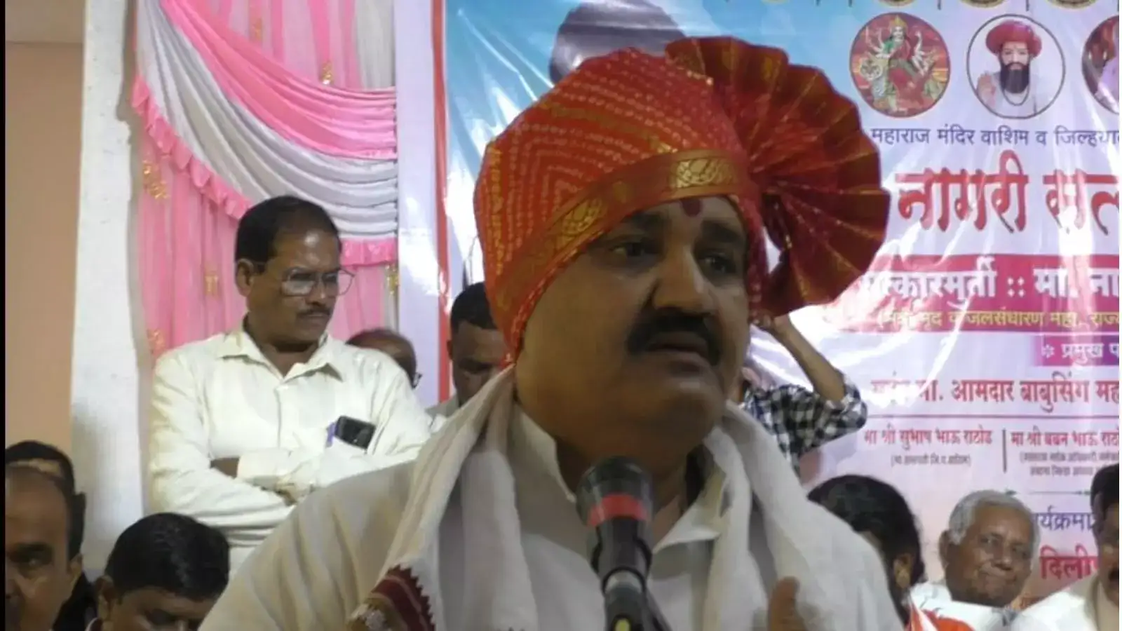 भर कार्यक्रमात संजय राठोड भावूक, डोळ्यांत पाणी, अश्रू गिळत म्हणाले, ‘माझ्या जागी दुसरं कोणी असतं तर…’ भर कार्यक्रमात संजय राठोड भावूक, डोळ्यांत पाणी, अश्रू गिळत म्हणाले, ‘माझ्या जागी दुसरं कोणी असतं तर…’