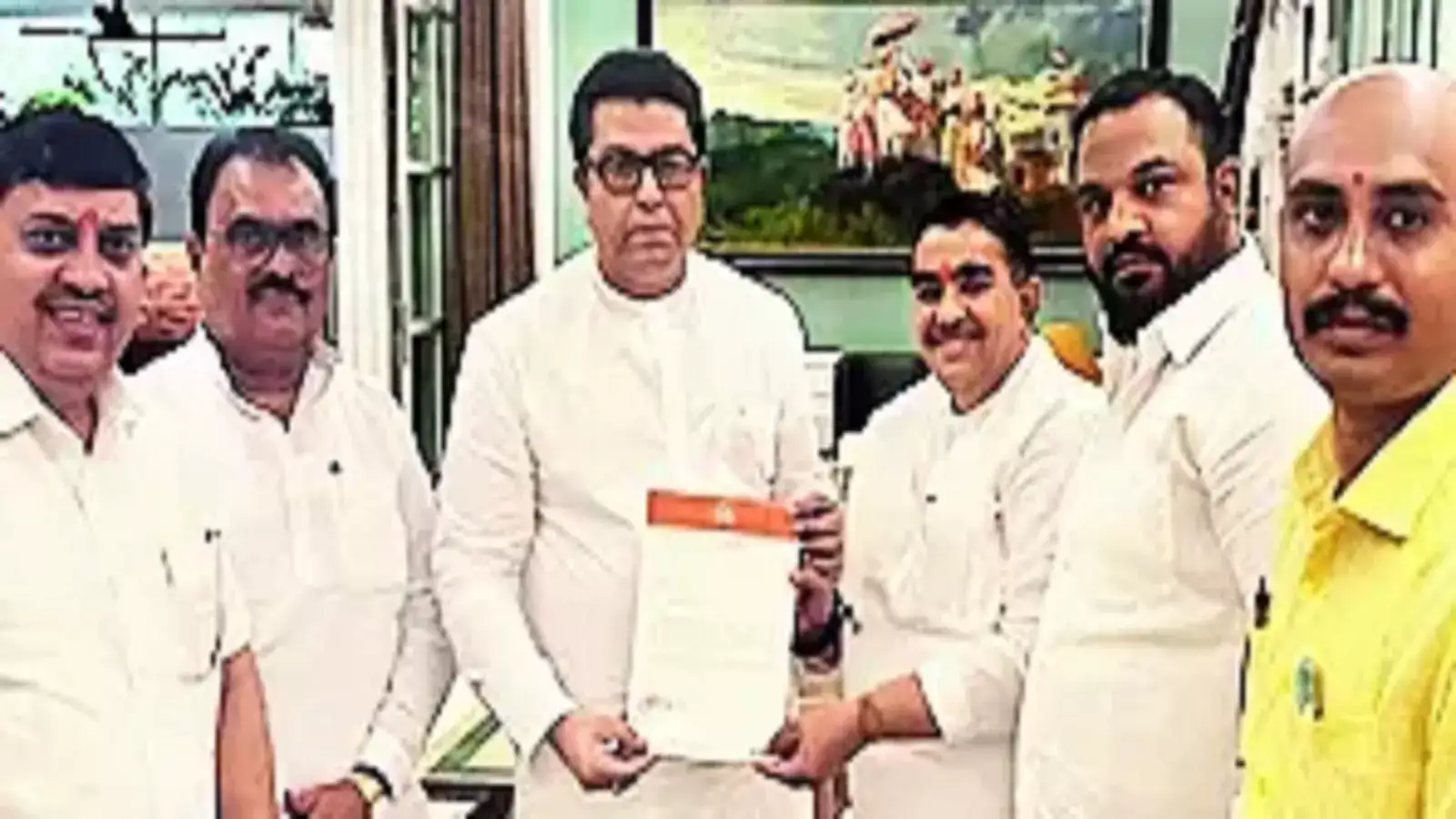 दिनकर पाटलांना मनसेत मिळाली बढती; राज ठाकरेंकडून प्रदेश सरचिटणीस पदावर नियुक्ती दिनकर पाटलांना मनसेत मिळाली बढती; राज ठाकरेंकडून प्रदेश सरचिटणीस पदावर नियुक्ती
