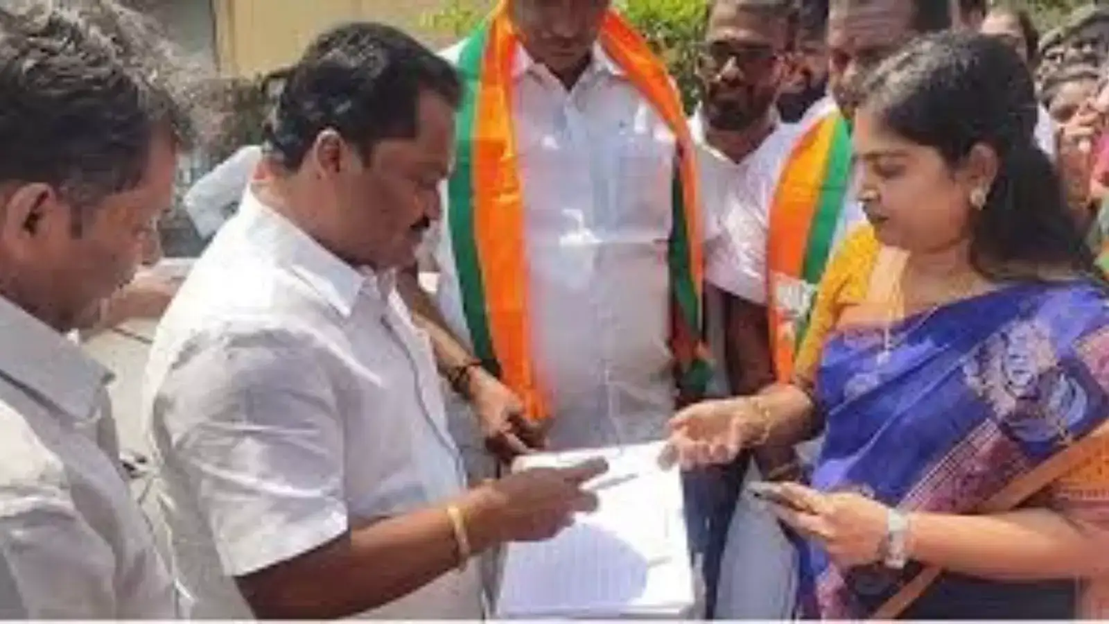 முன்னாள் எம்எல்ஏ நீக்கம்.. மும்மொழி கொள்கைக்கு ஆதரவு தெரிவித்ததால் எடப்பாடி பழனிசாமி அதிரடி! 