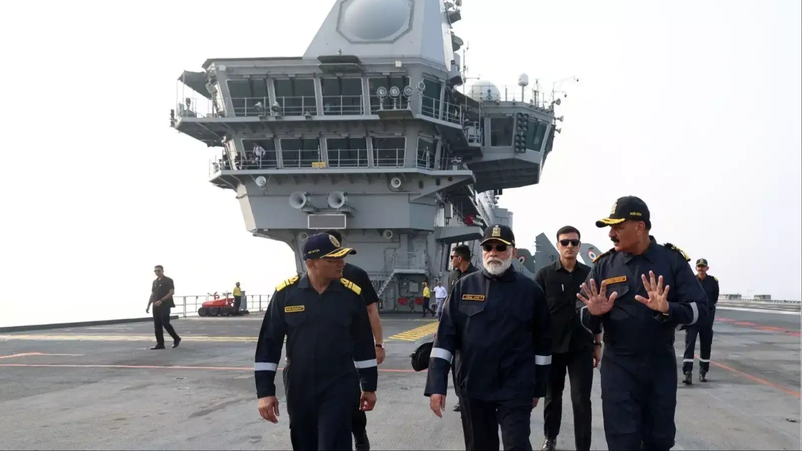 பாகிஸ்தானை அலறவிட்ட INS விக்ராந்த்… தீபாவளி நாளில் நேவிக்கு பிரதமர் மோடி ராயல் சல்யூட்! 