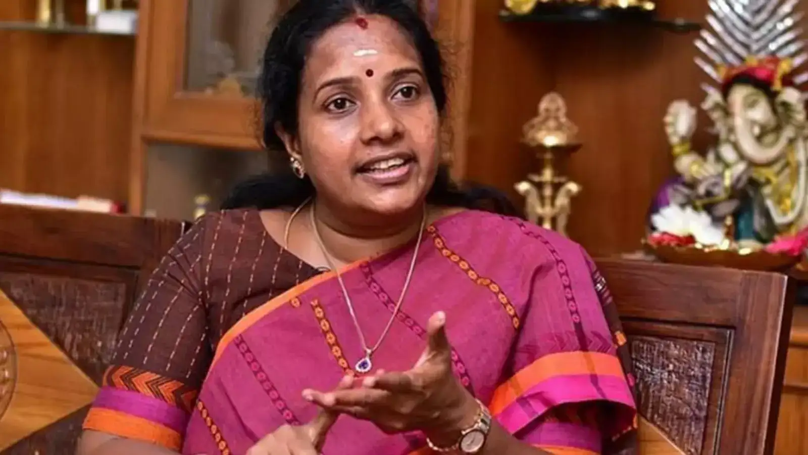 மக்களின் உணர்வுகளை புரிஞ்சிக்கோங்க.. திமுக அரசுக்கு வானதி சீனிவாசன் திடீர் அட்வைஸ் - இதுதான் விஷயம்! 