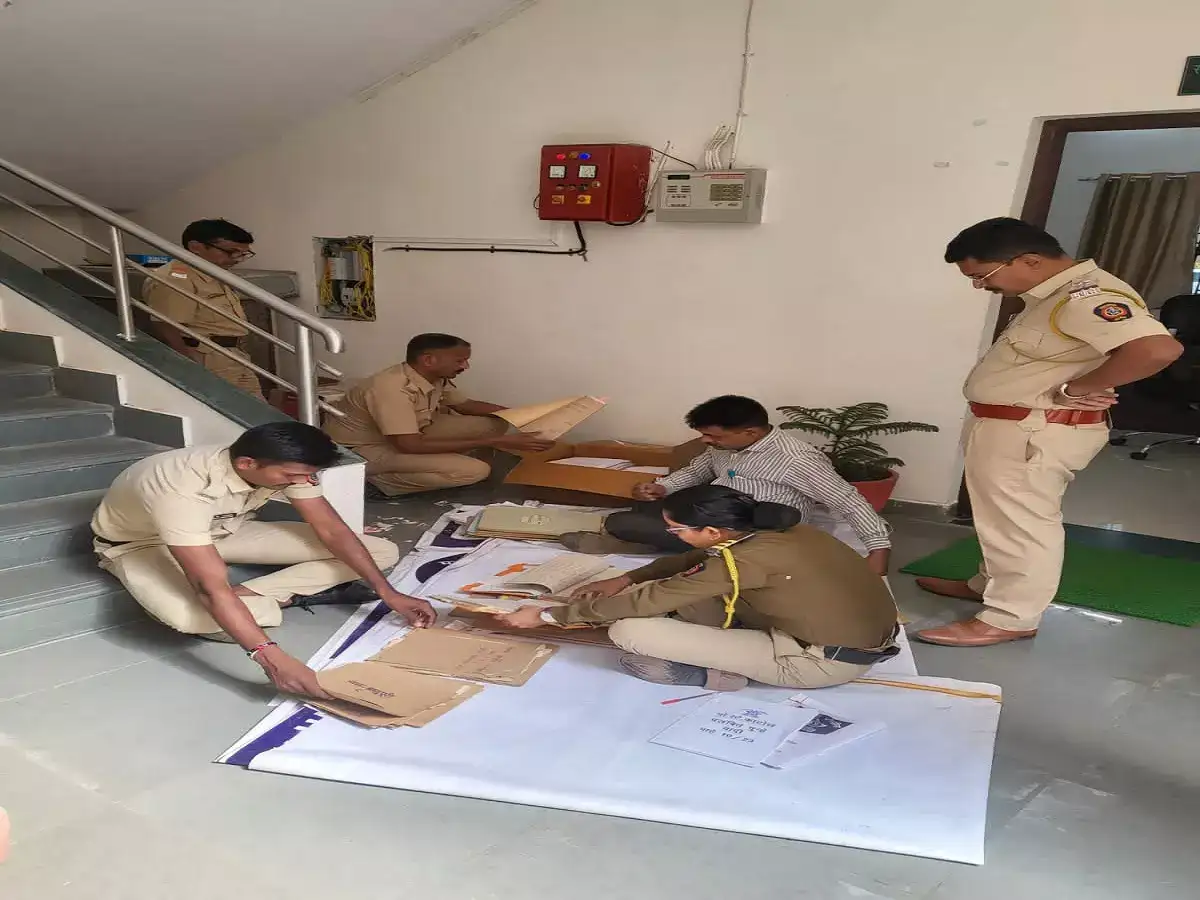 नागपुरात बहुसंख्य कुणबीच; जिल्हा प्रशासन लागले कामाला, दोन दिवसांत १३ हजार नोंदी तपासल्या नागपुरात बहुसंख्य कुणबीच; जिल्हा प्रशासन लागले कामाला, दोन दिवसांत १३ हजार नोंदी तपासल्या