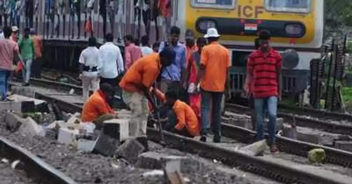 Mumbai Local: मुंबईकरांसाठी महत्त्वाची बातमी, तिन्ही मार्गांवर उद्या मेगाब्लॉक; वाचा वेळापत्रक…