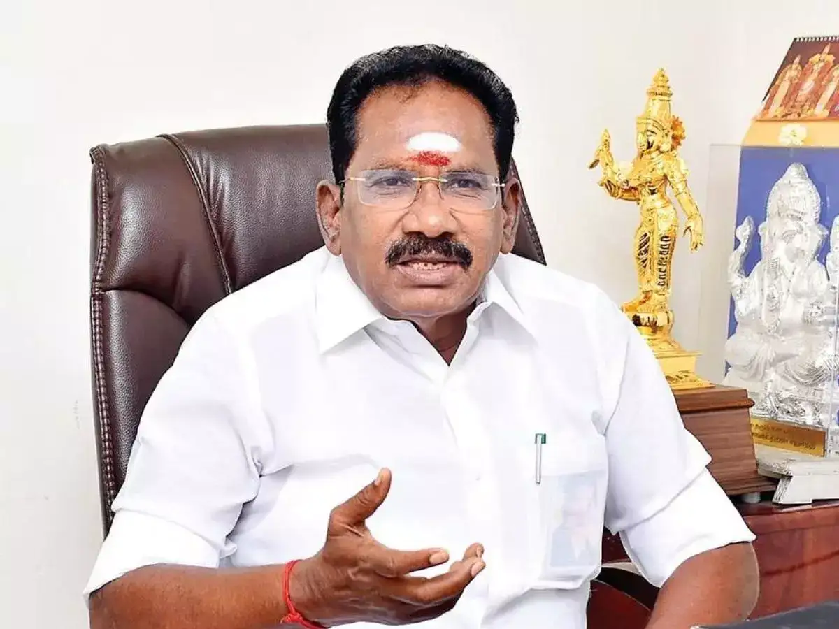 வடிவேலு மாதிரி ஆக்கிட்டாங்க.. மனசெல்லாம் ஒரே புண்ணா இருக்குங்க - சென்டிமென்டுக்கு இறங்கிய செல்லூர் ராஜு 