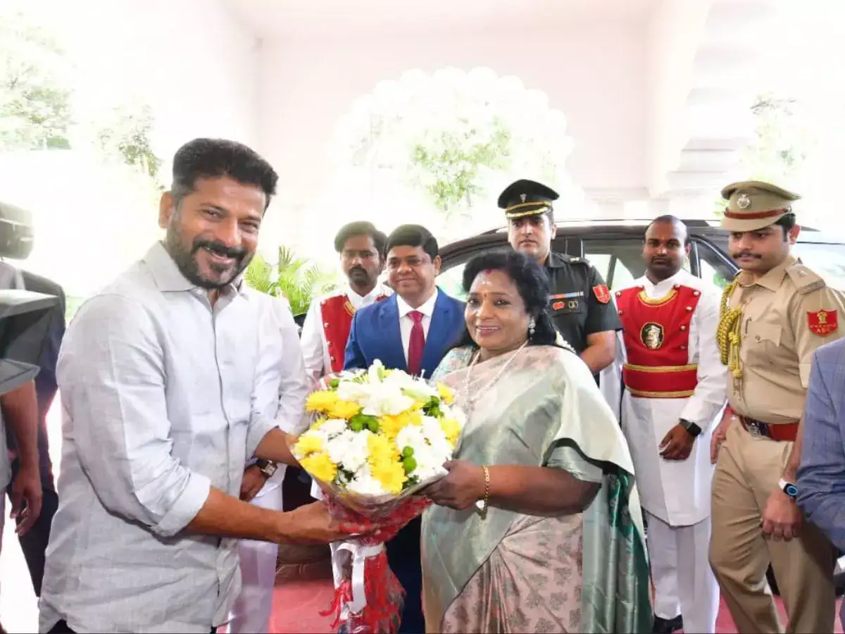 சித்தராமையாவை ஃபாலோ பண்ணும் ரேவந்த் ரெட்டி.. 'பூஜ்ஜியம் ட்ராஃபிக் புரோட்டோகால்'.. போலீஸுக்கு அதிரடி உத்தரவு! 