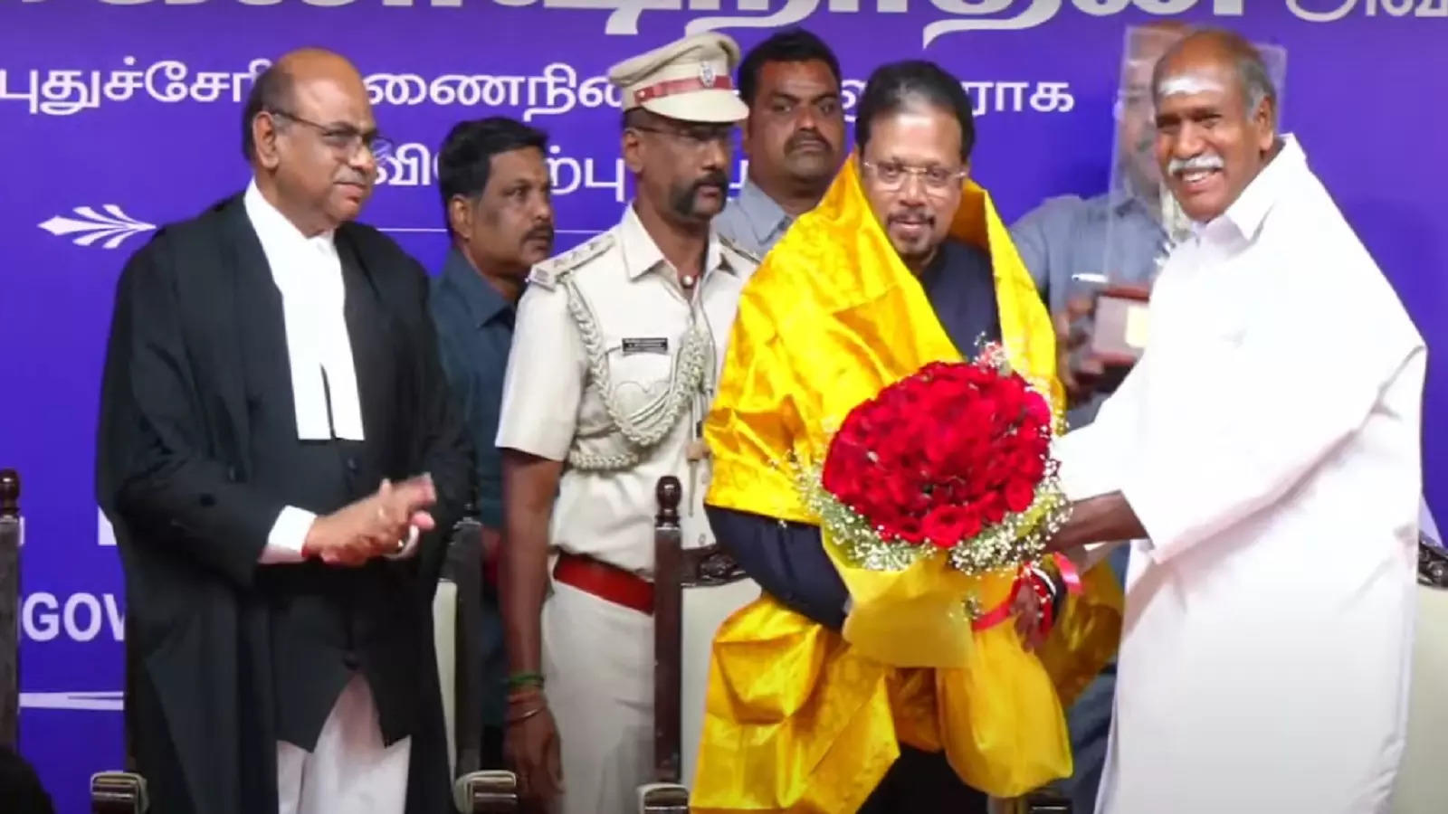 புதுச்சேரி துணை நிலை ஆளுநராக கைலாஷ்நாதன் பதவியேற்பு! - kailashnathan take  charge as governor of puducherry - Samayam Tamil