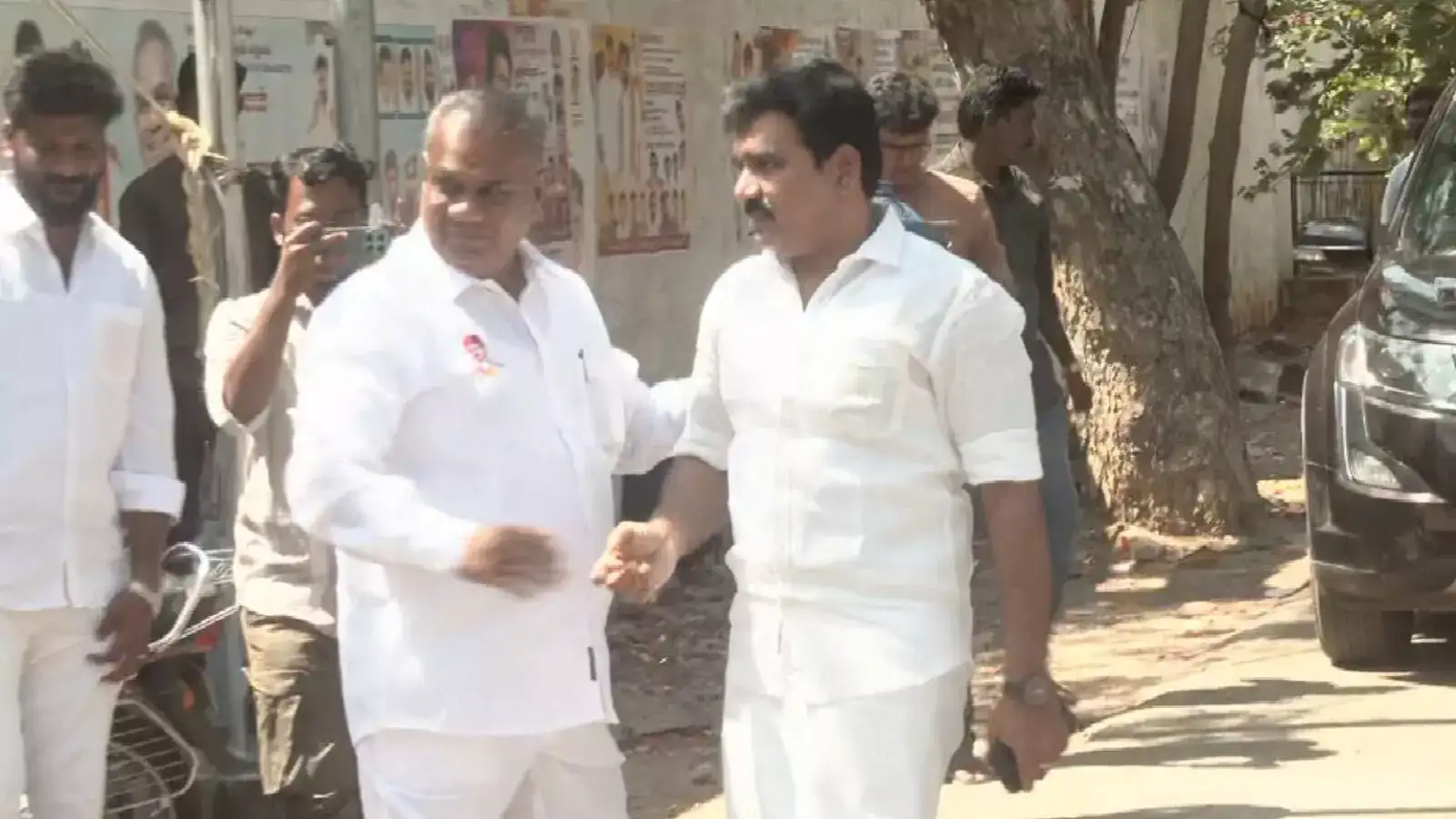 தவெக அலுவலகத்திற்கு ஆதவ் அர்ஜூனா, அதிமுக நிர்வாகி நிர்மல்குமார் வருகை! 