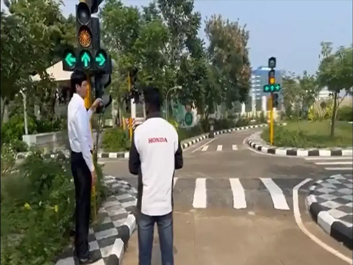 உங்க குழந்தைகளை இந்த இடத்துக்கு கண்டிப்பா கூட்டிட்டு போங்க! சென்னையில் டிராபிக் பார்க்! 