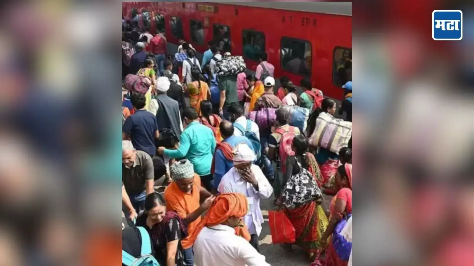 दिवाळीला घरी जाण्यासाठी भीषण गर्दी, मुंबईहून बिहारला जाणाऱ्या रेल्वेतून तिघे पडले, दोघांचा मृत्यू दिवाळीला घरी जाण्यासाठी भीषण गर्दी, मुंबईहून बिहारला जाणाऱ्या रेल्वेतून तिघे पडले, दोघांचा मृत्यू