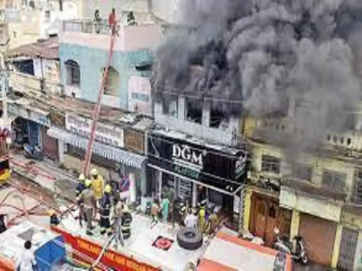 மதுரை தெற்கு மாசி வீதி பிளாஸ்டிக் குடோனில் மீண்டும் தீ விபத்து..! 