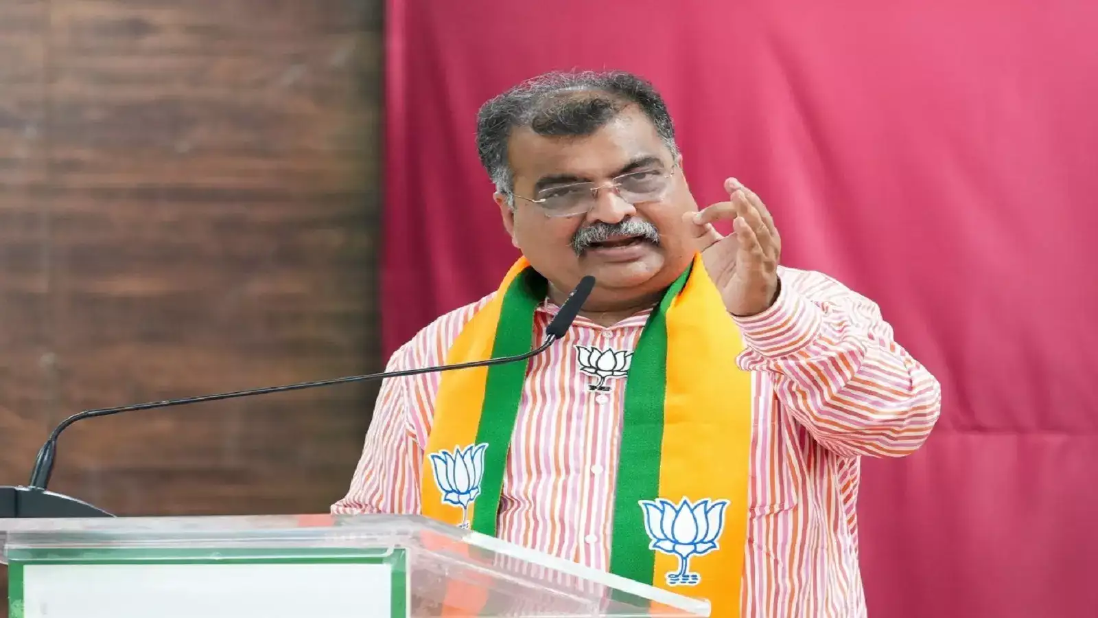 हजार घरांपर्यंत पोहोचा, पालिकेचे तिकीट मिळवा; भाजप प्रदेशाध्यक्षांची कार्यकर्त्यांना ‘ऑफर’ हजार घरांपर्यंत पोहोचा, पालिकेचे तिकीट मिळवा; भाजप प्रदेशाध्यक्षांची कार्यकर्त्यांना ‘ऑफर’