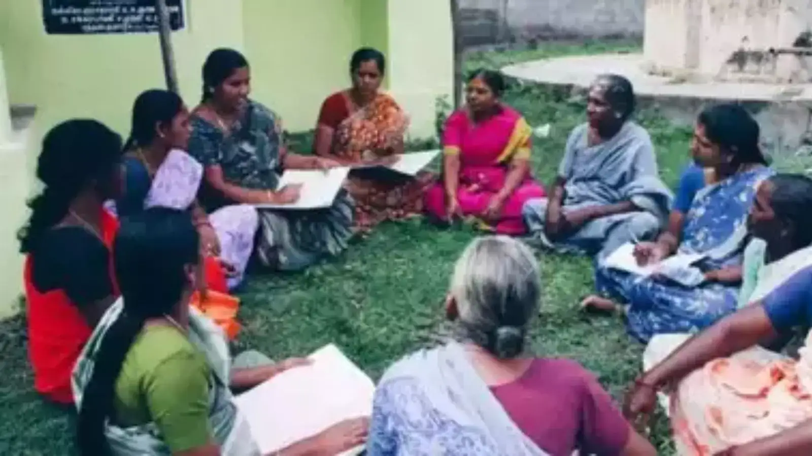 TN Govt Jobs : சமூக நலன் மற்றும் மகளிர் உரிமை துறையில் பெண்களுக்கு வேலை; ரூ.35,000 சம்பளம் - உடனே விண்ணப்பியுங்கள் 