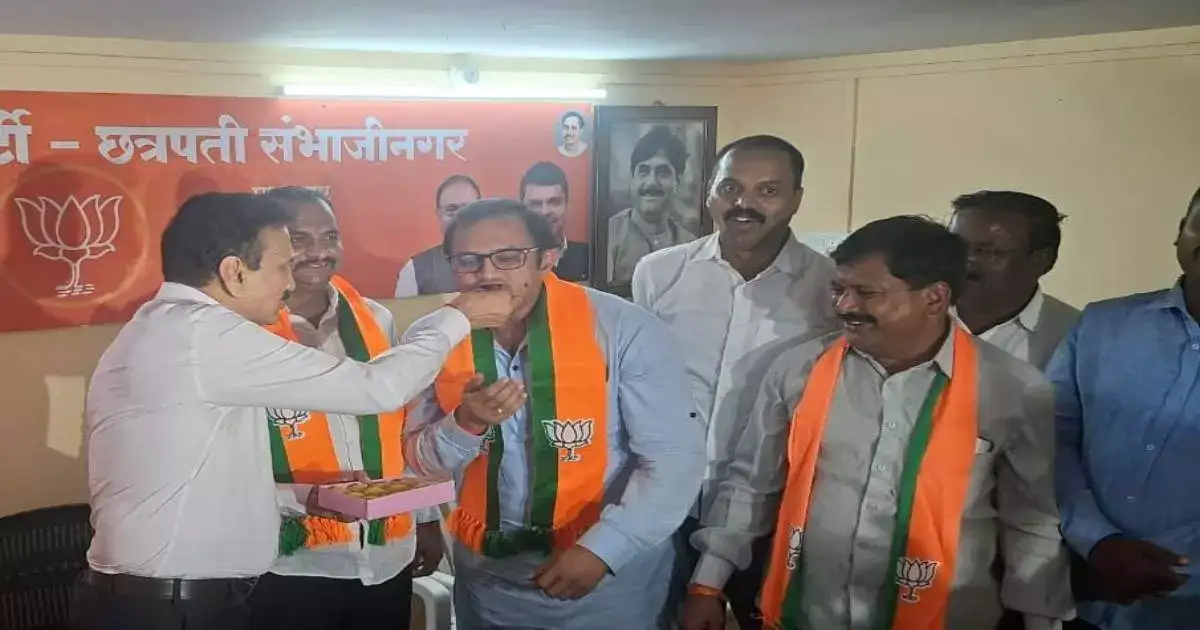 आम्ही लोकसभेला ३४० जागा जिंकणार, ठाकरेंनी एक खासदार जिंकवून दाखवावा : गिरीश महाजन आम्ही लोकसभेला ३४० जागा जिंकणार, ठाकरेंनी एक खासदार जिंकवून दाखवावा : गिरीश महाजन