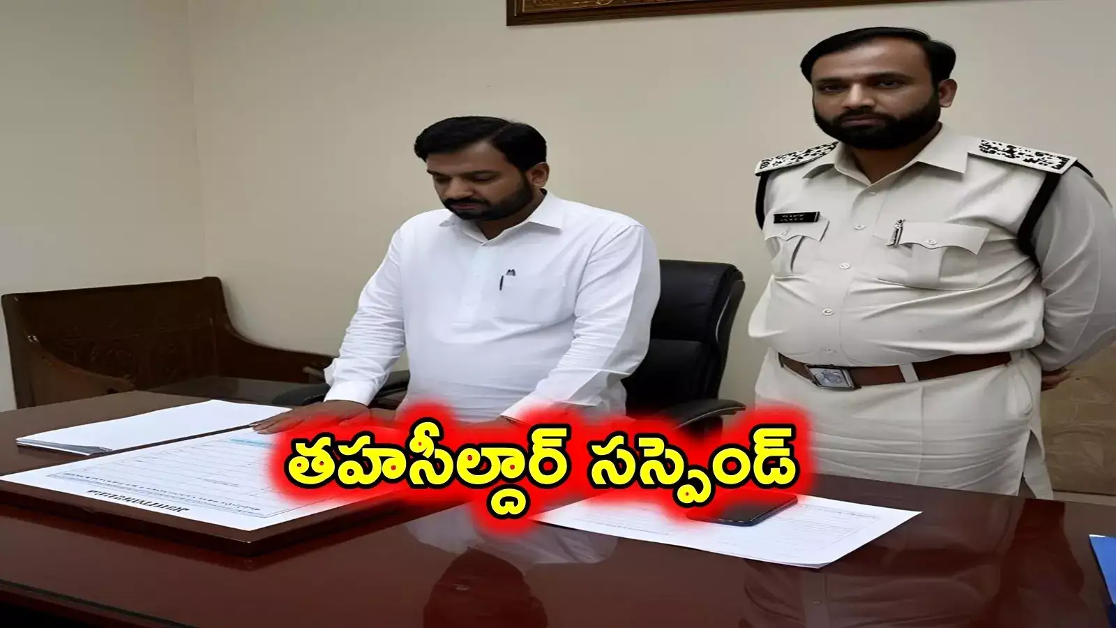 బతికున్న వ్యక్తి చనిపోయినట్లు రికార్డ్ స్పష్టించాడు.. చివరకు కలెక్టర్ ఏం చేశారంటే..