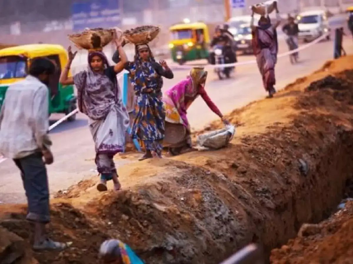 கூலி தொழிலாளர்களுக்கு தனி வெப்சைட்.. 29 கோடிப் பேர் பதிவு! 