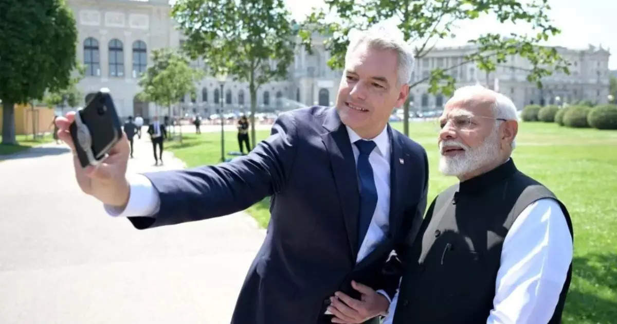 PM Modi's Austria visit was not limited to 'Vande Mataram' and selfie, he gave a big message to Russia and Western countries together