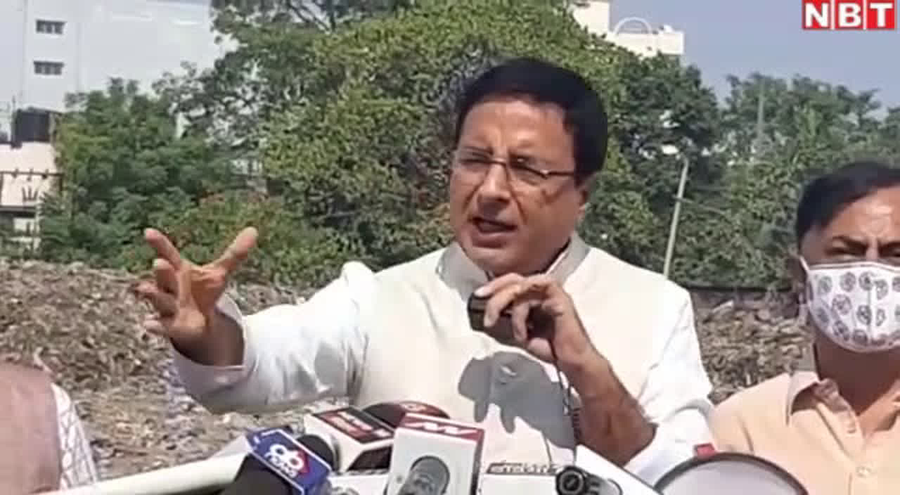 bihar election 2020 congress holds a press conference on the garbage heap in patna targeting bihar government- surjewala said -pm modi and nitish take off helicopters here : बिहार विधानसभा चुनाव 2020- कूड़े के ढेर पर कांग्रेस ने प्रेस कॉन्फ्रेंस कर बिहार सरकार पर साधा निशाना- सुरजेवाला बोले- यहां हेलीकॉप्टर उतारें मोदी-नीतीश | Navbharat Times