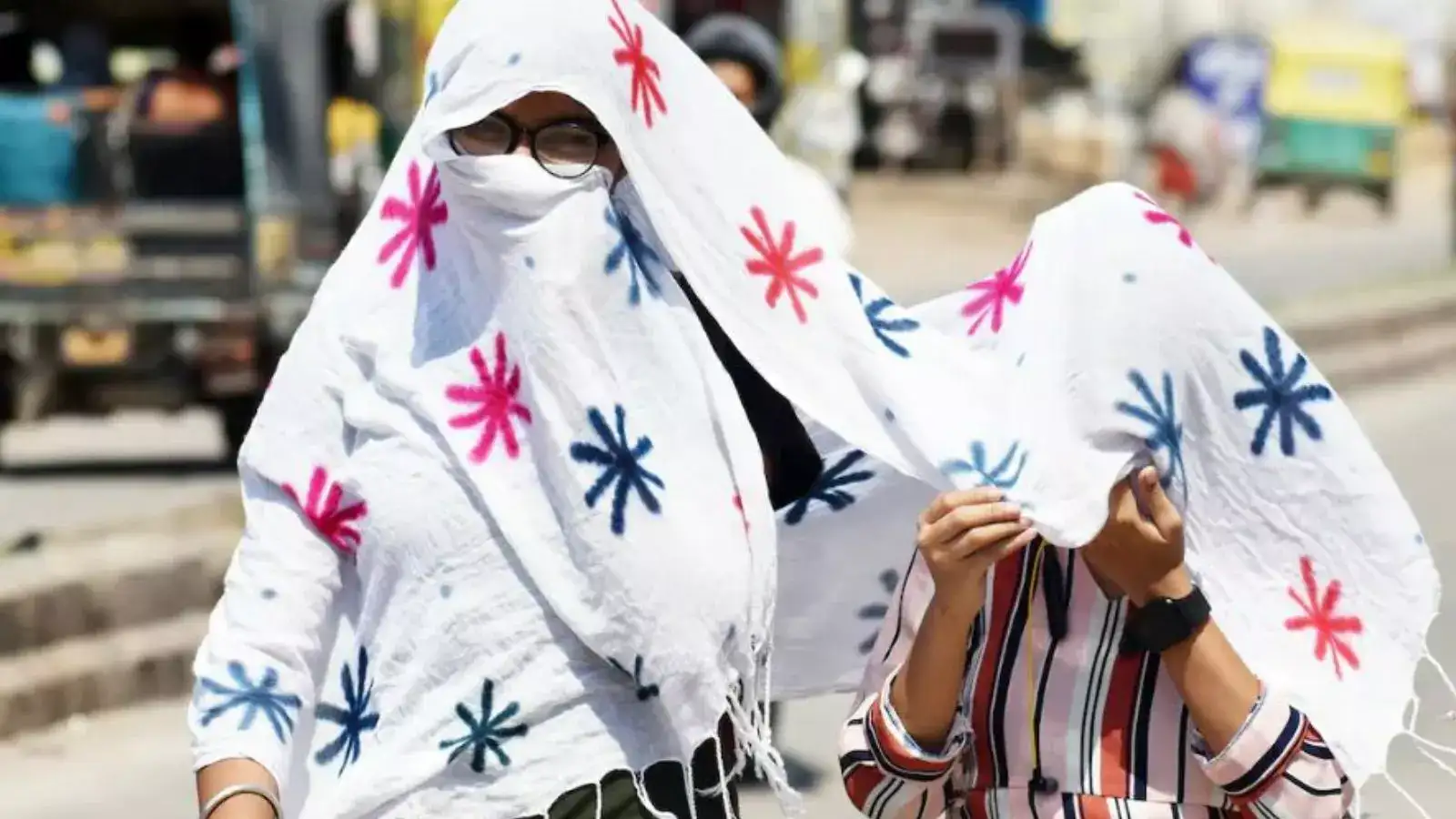 மக்களே ஆபத்து.. கொளுத்தும் வெயிலால் ரெட் அலர்ட்.. இந்திய வானிலை மையம் எச்சரிக்கை! 