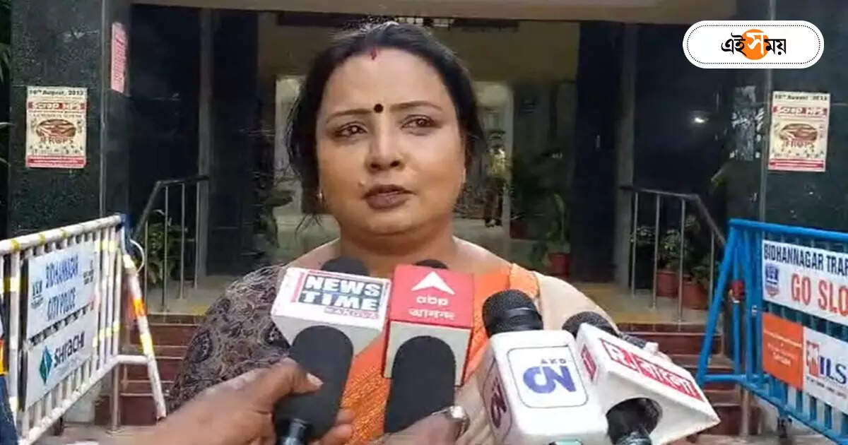 Recruitment Scam : নিয়োগ দুর্নীতিতে ফের ইডিতে হাজিরা বরানগর পুরসভার চেয়ারপার্সনের, পেশ ব্যক্তিগত নথি – baranagar municipality chairperson aparna moulik submits documents at ed office in municipality recruitment scam