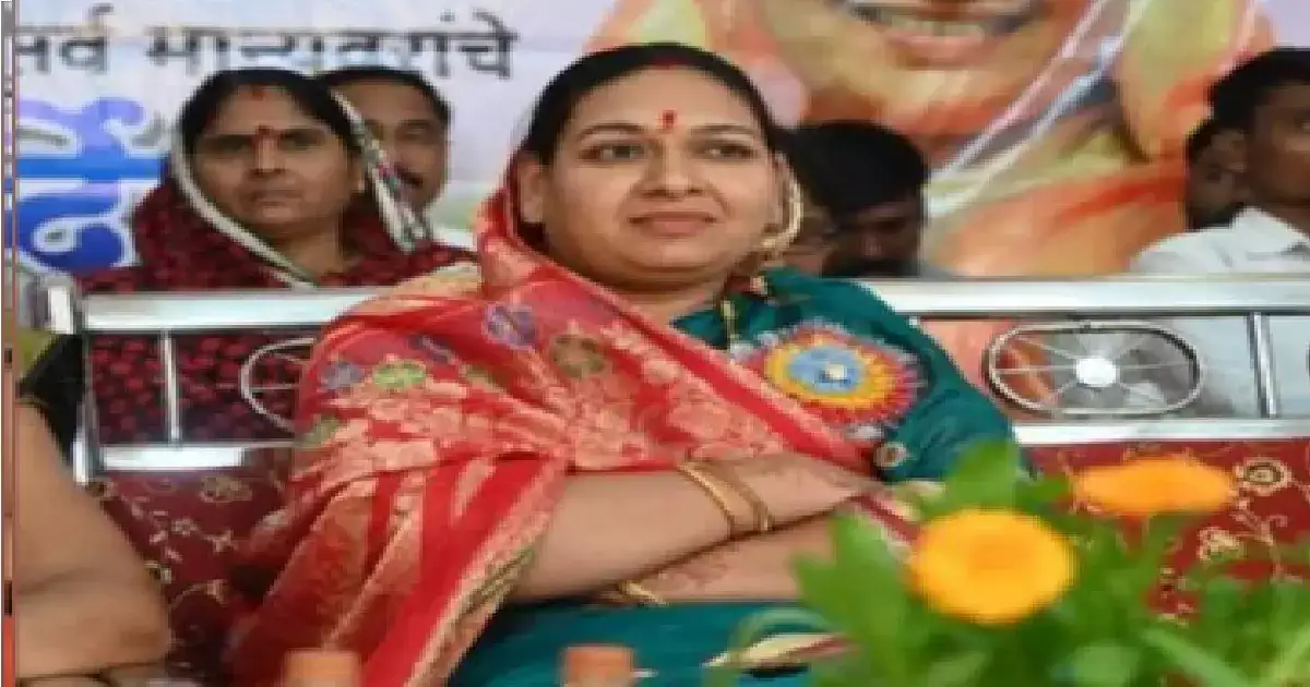 रश्मी बर्वेंची याचिका तातडीने ऐकण्यास न्यायालयाचा नकार, १ एप्रिलला बाजू मांडण्याचे न्यायालयाकडून स्पष्टीकरण रश्मी बर्वेंची याचिका तातडीने ऐकण्यास न्यायालयाचा नकार, १ एप्रिलला बाजू मांडण्याचे न्यायालयाकडून स्पष्टीकरण