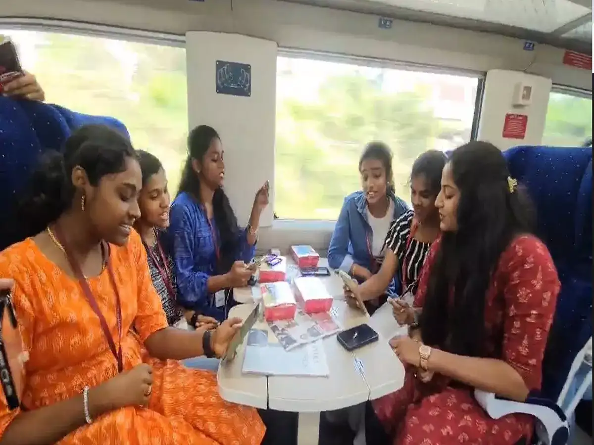 வந்தே பாரத் ரயிலில் ஒலித்த கன்மணி அன்போடு காதலன் பாடல்! 