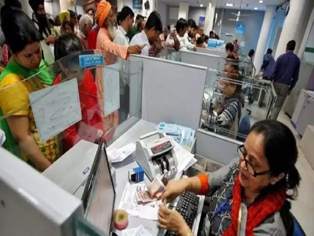 வங்கியில் மொபைல் நம்பரை இணைக்காவிட்டால்.. டெபிட் கார்டு சேவைகள் முடக்கப்படும்! 