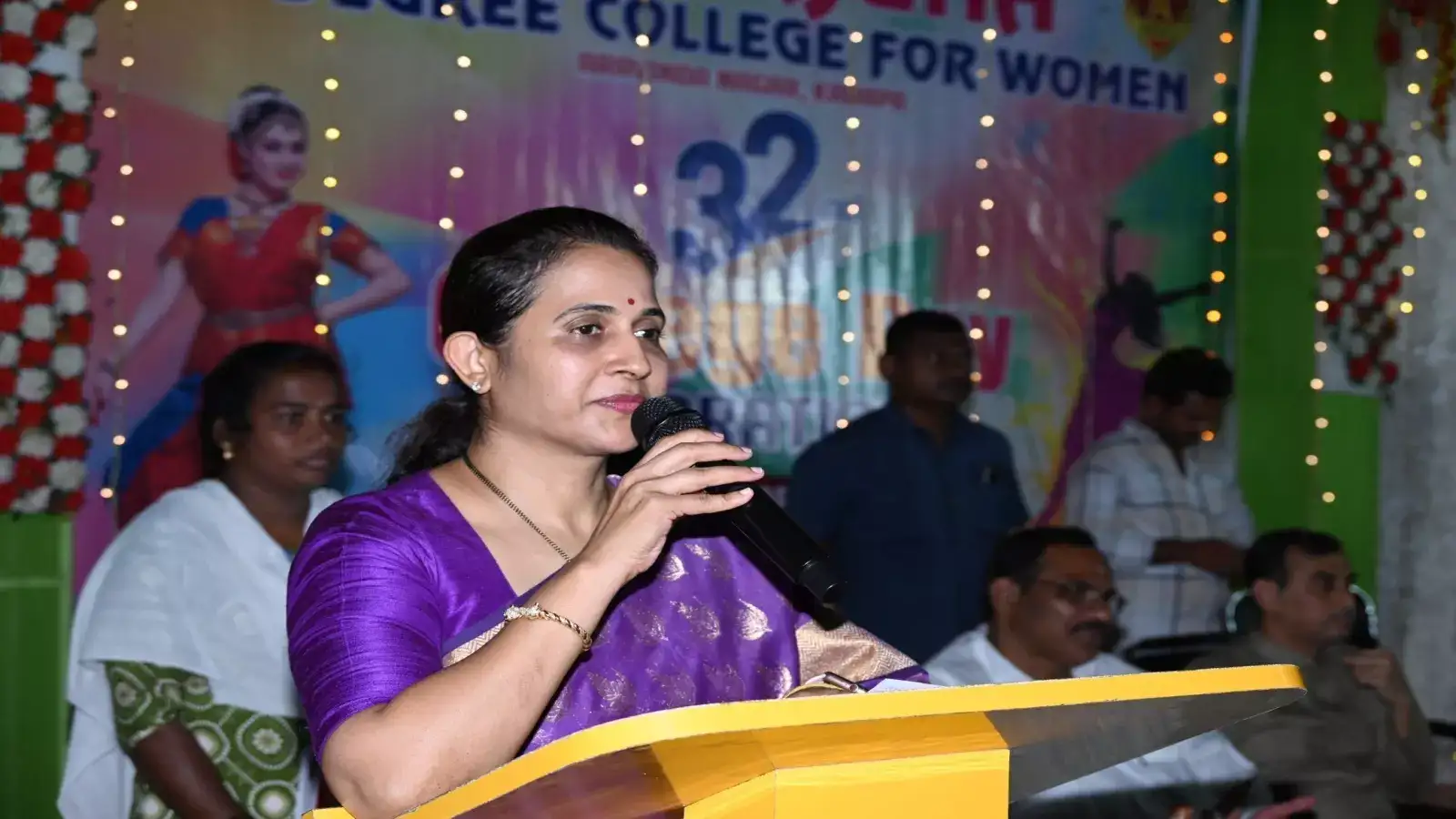 మహిళను ట్రాప్ చేశారంటూ పీఏపై తీవ్ర ఆరోపణలు.. స్పందించిన టీడీపీ ఎమ్మెల్యే