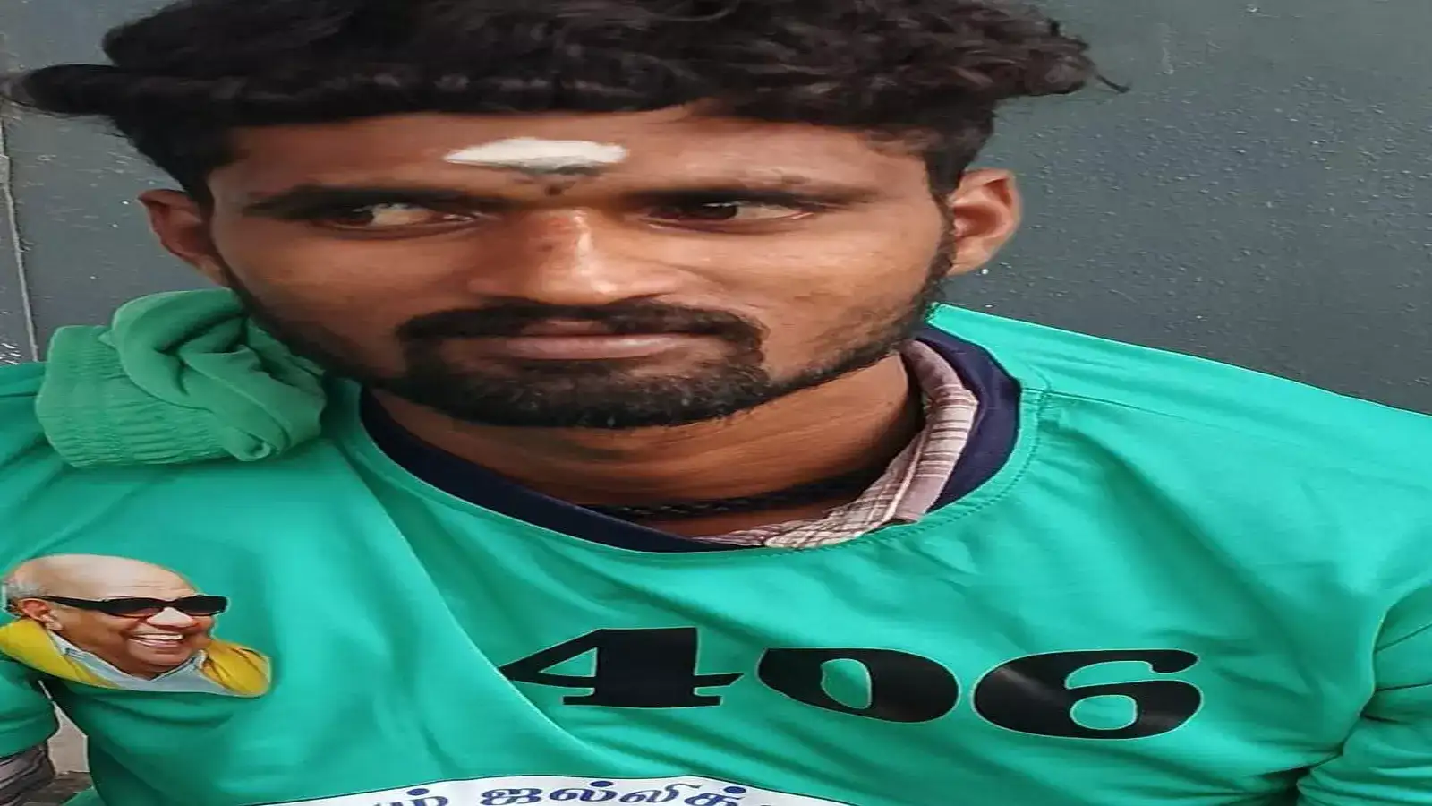 அவனியாபுரம் ஜல்லிக்கட்டு: மாடுபிடி வீரர் உயிரிழப்பு... இறுதி அஞ்சலி செலுத்த குவிந்த வீரர்கள்! 