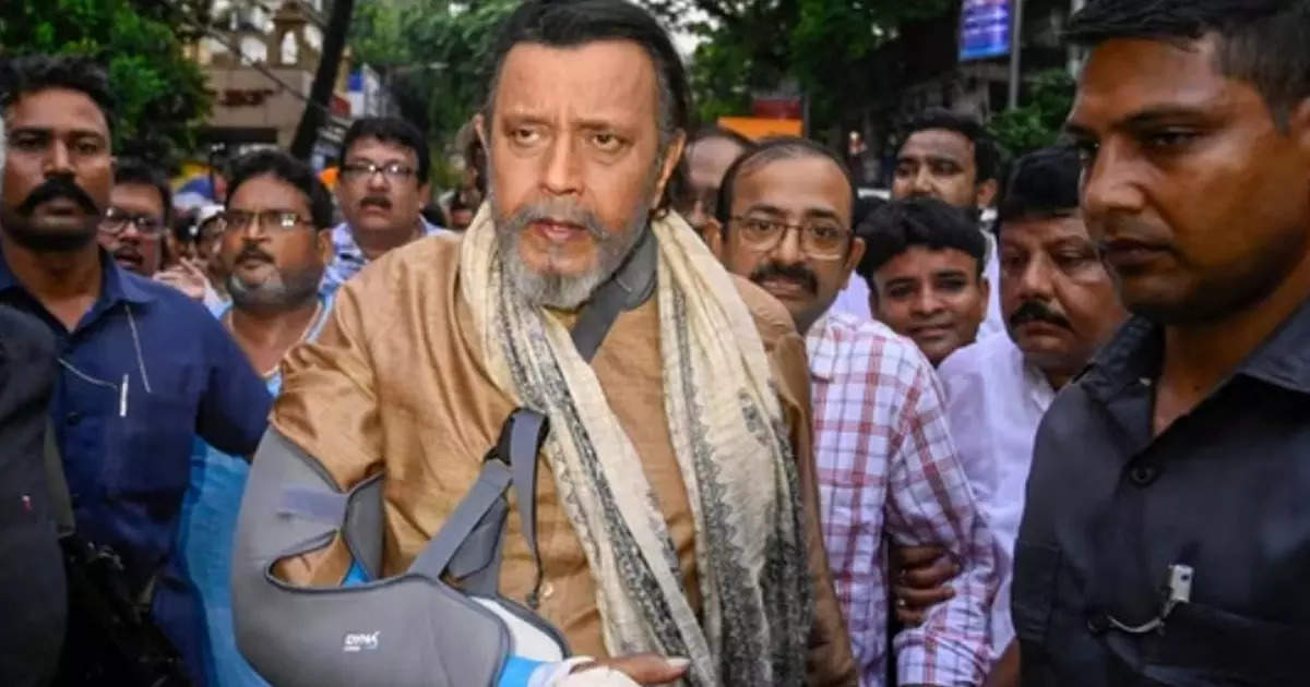 Mithun Chakraborty Leads Rally in Kolkata Despite Injury, Demands Justice for RG Kar Hospital Case