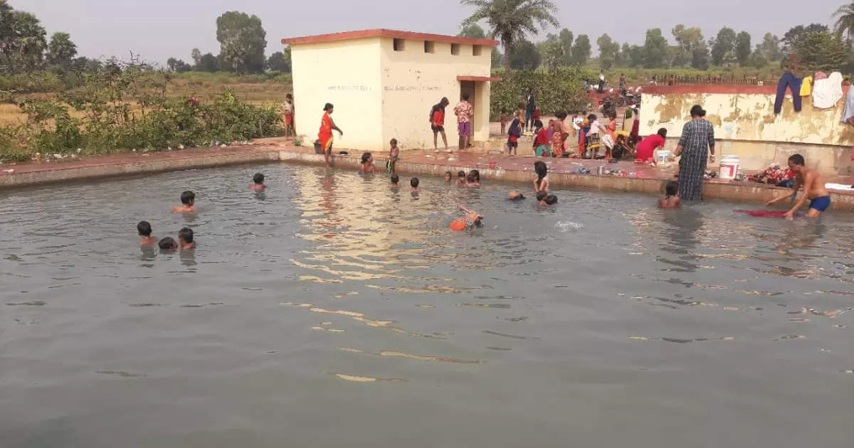 तातलोई गर्म जल कुंड झारखंड की प्रकृति त्वचा रोग से मुक्ति-Tatloi hot water  spring Jharkhand's nature to get rid of skin diseases