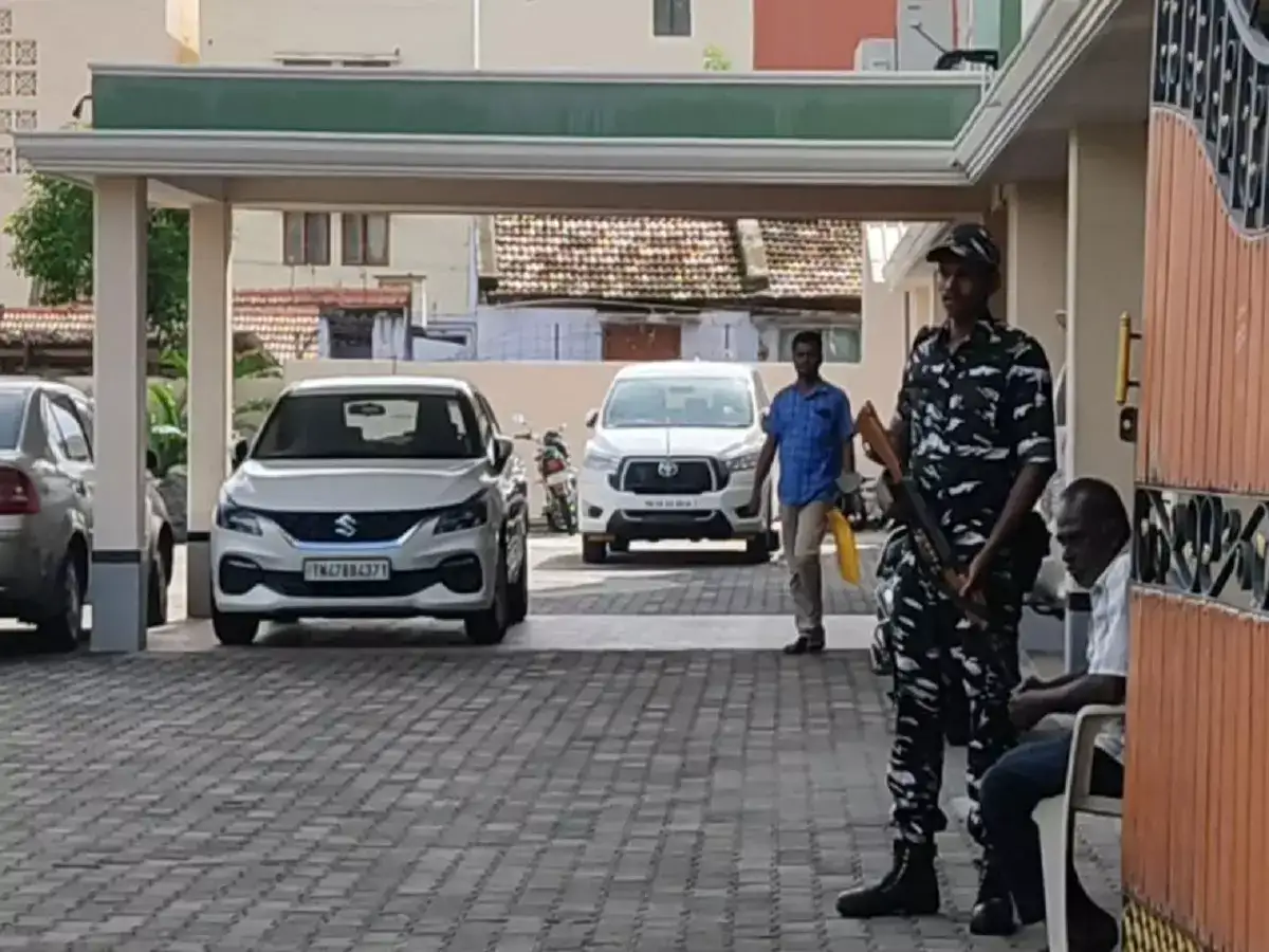 கரூரில் 4-வது நாளாக வருமானவரித்துறை சோதனை! 