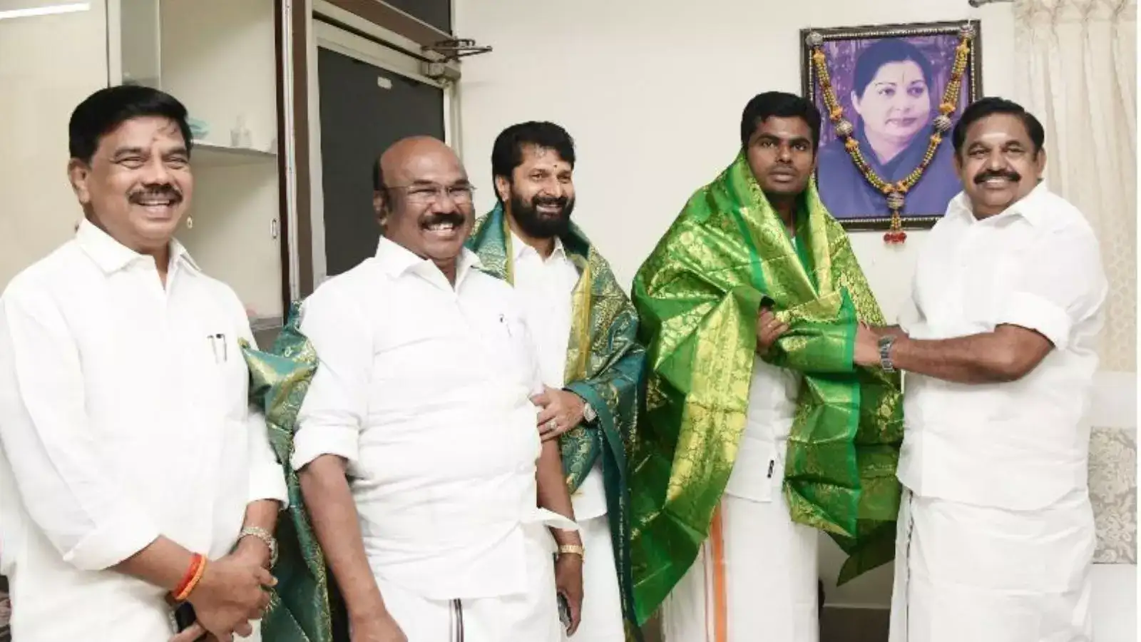 நீங்க போட்டு வாங்குறீங்க - அவரு அப்படி சொல்லலையே: அண்ணாமலையை விட்டுக் கொடுக்காத எடப்பாடி பழனிசாமி 