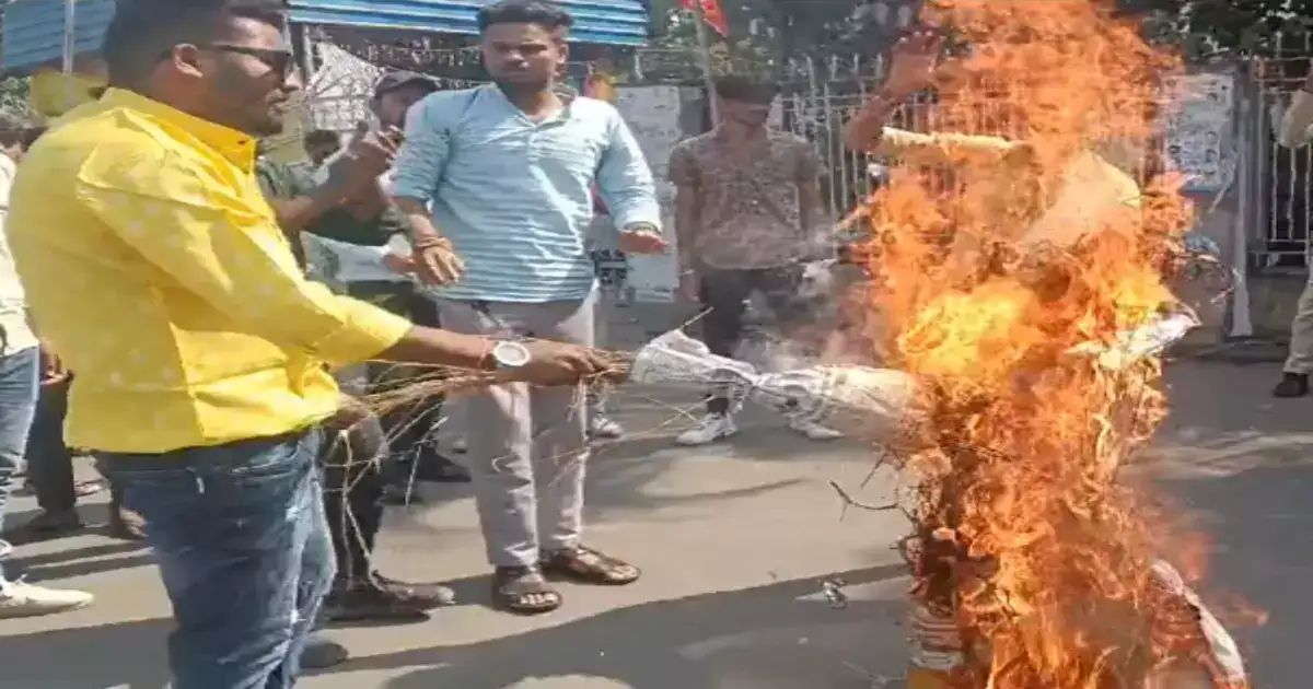 MP Election 2023: टिकट कटने से बगावत पर उतरे कार्यकर्ता, कांग्रेस कार्यालय  और कमल नाथ के बंगले के सामने प्रदर्शन