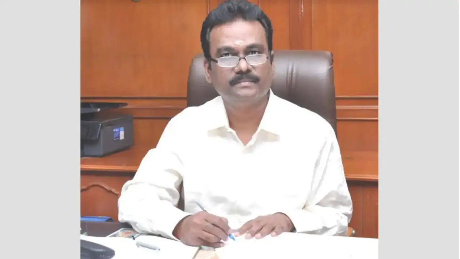 ரூ.1,000 கோடி டாஸ்மாக் ஊழல் புகார்... யார் இந்த விசாகன் ஐஏஎஸ்? 