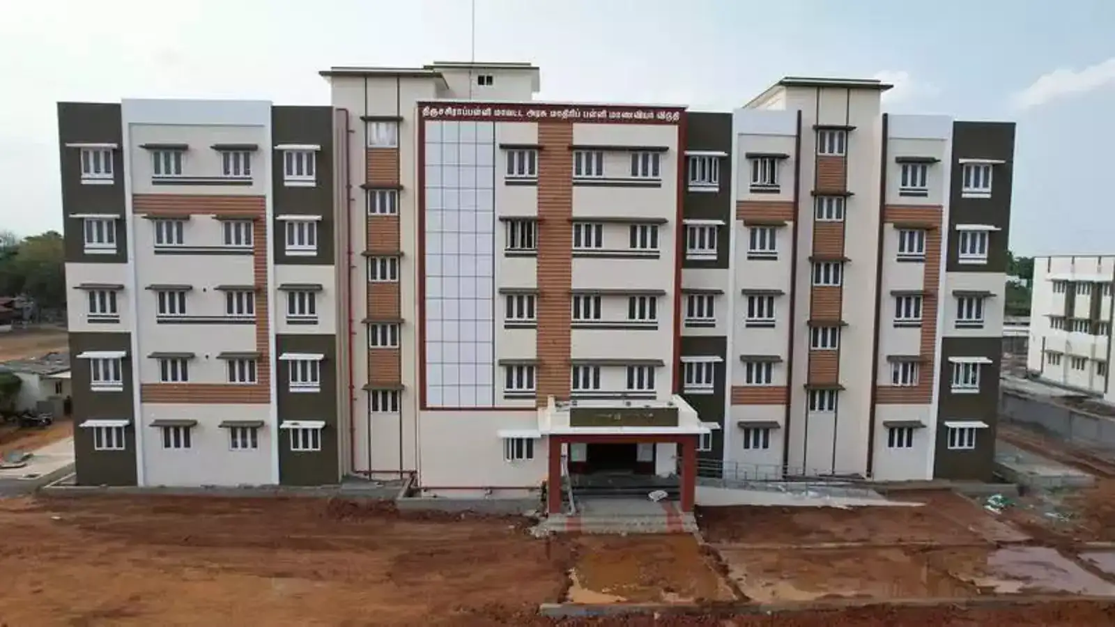 திருச்சி அரசு மாதிரி பள்ளி நிர்வாகம் சார்பில் ஒரு நாள் சுற்றுலா செல்ல திட்டம்-மாணவர்களின் மன அழுத்தத்தை போக்க நடவடிக்கை! 