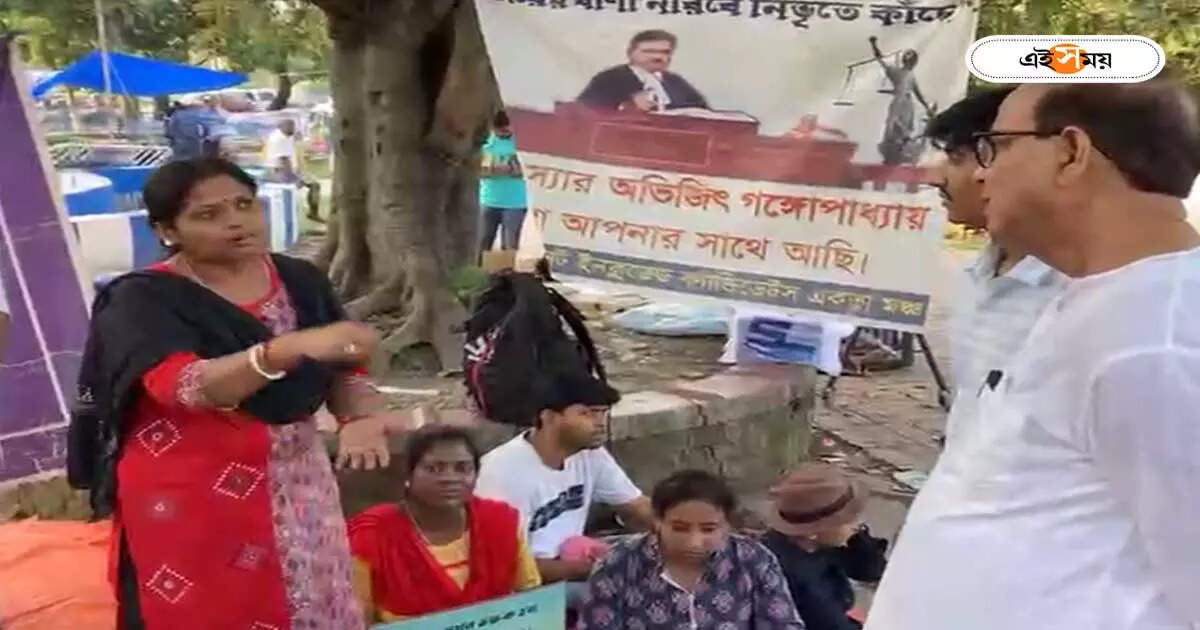 এসএসসি : সপ্তমীতেও চাকরি চেয়ে ধরনায় টেট উত্তীর্ণরা, মঞ্চে পৌঁছে বিশেষ বার্তা সেলিমের – cpim leader md salim visited at ssc protest mancha in dharmatala