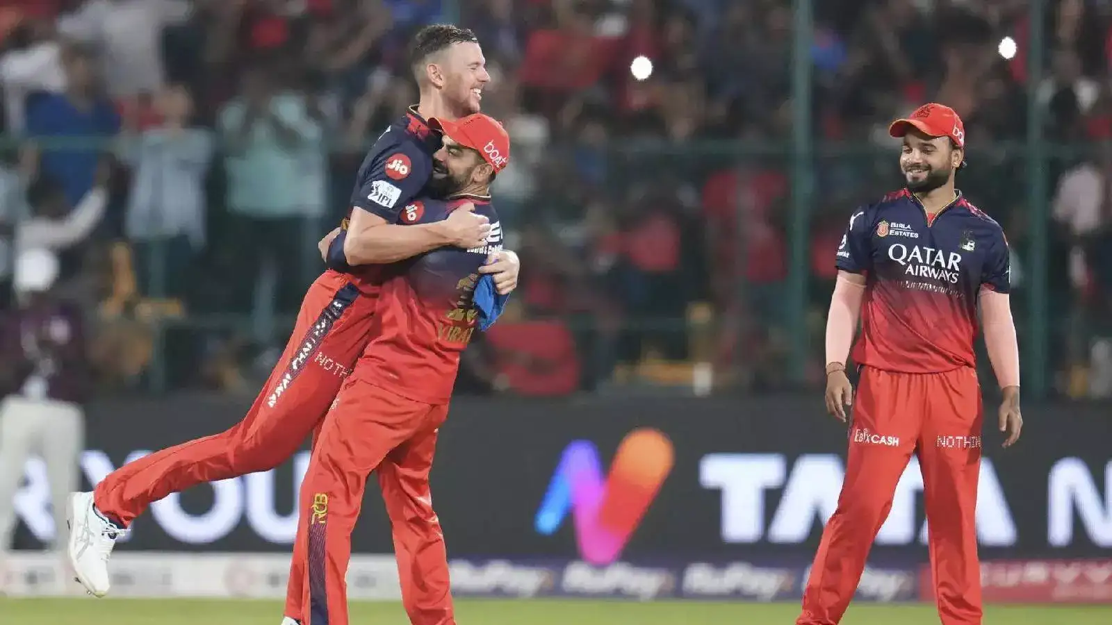 IPL 2025: ആര്‍സിബി ഡബിള്‍ സ്‌ടോങ് ആവുന്നു; തിരിച്ചെത്തുന്നത് ഒന്നാം നമ്പര്‍ വിക്കറ്റ് വേട്ടക്കാരന്‍