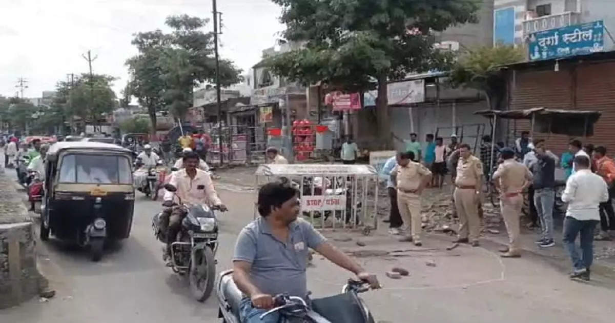 आधी रस्त्यात अडवलं; नंतर मारहाण अन् भरचौकात तरुणाला संपवलं, बीडमध्ये नेमकं काय घडलं?