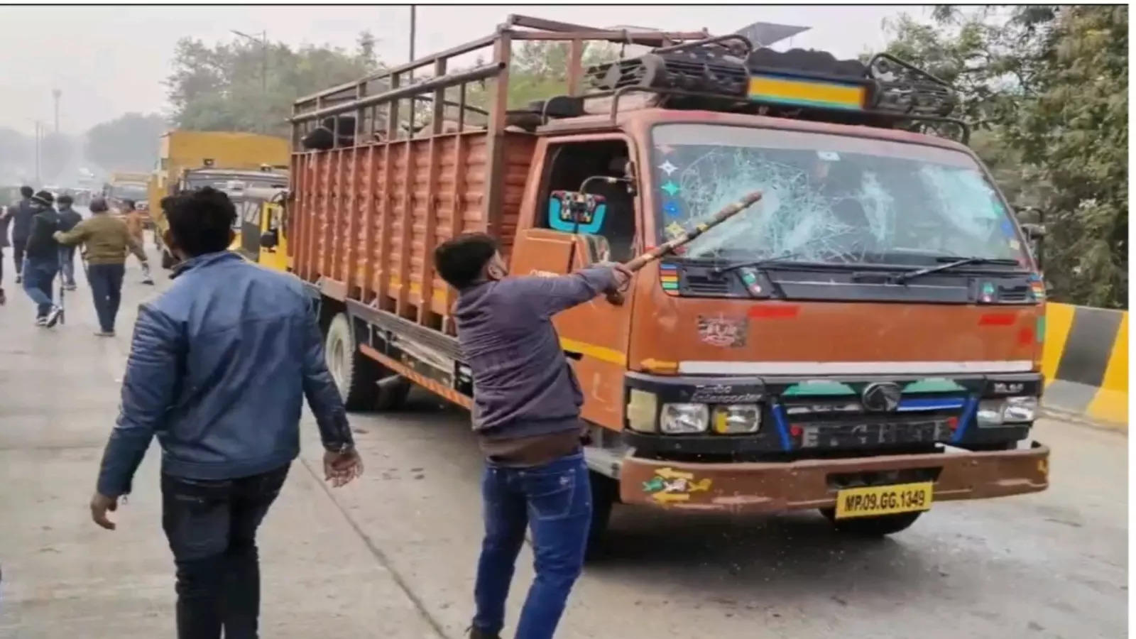 यह मुस्लिम नेता का दर्द है... गोरक्षकों और नगर निगम के बीच मारपीट में कांग्रेस नेता की एंट्री, बजरंग दल ने साधा निशाना