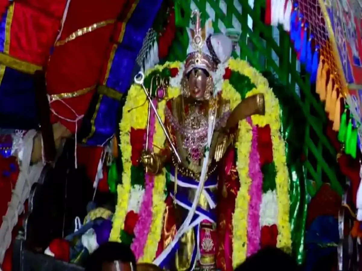மன்னார்குடி ராஜகோபால சுவாமி கோவிலில் மட்டை அடி உற்சவம் 