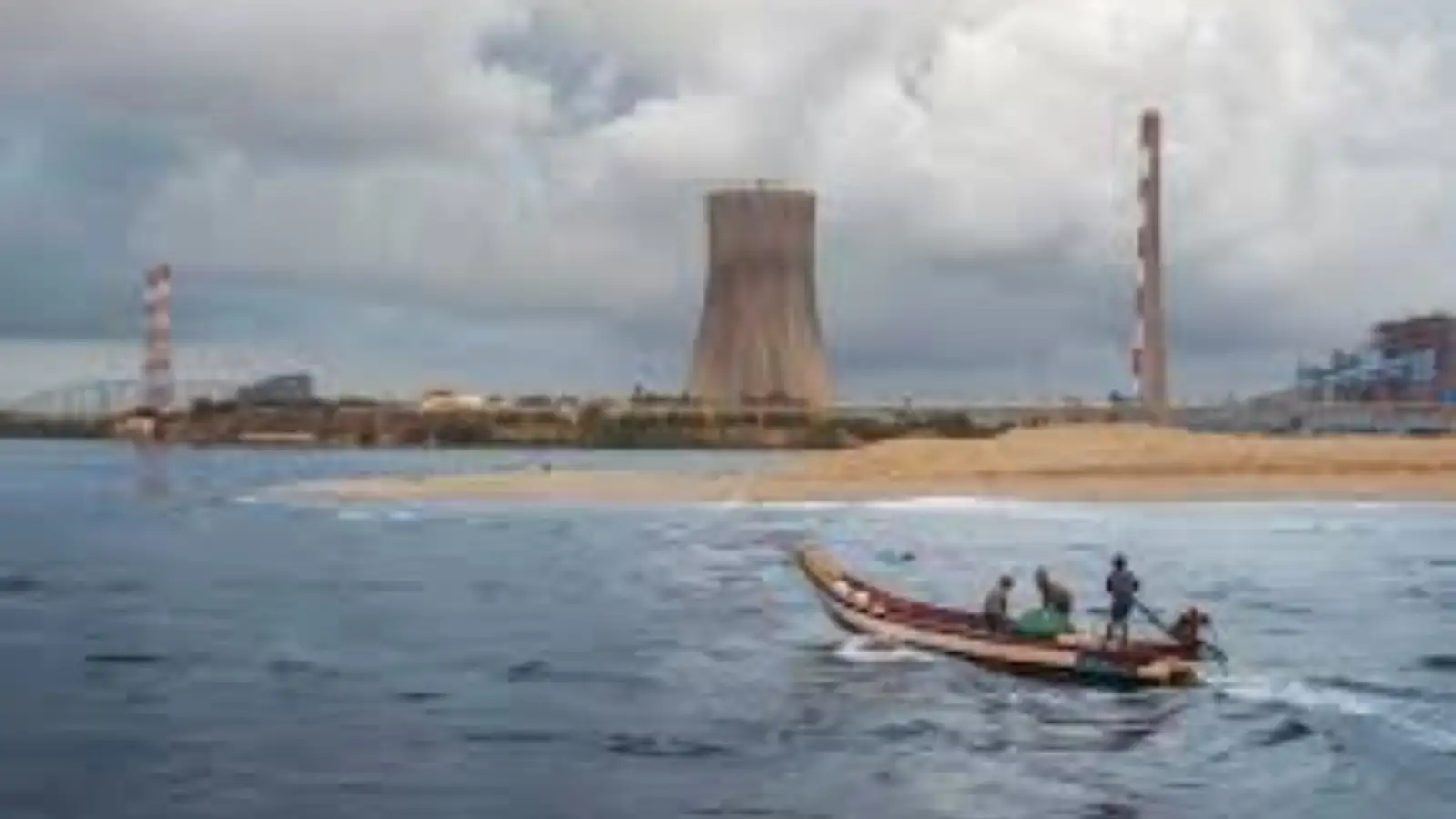 ரசாயன ஆலையில் இருந்து வெளியேறும் தூசு... எண்ணூர் மக்கள் மூச்சுவிட முடியாமல் தவிப்பு 