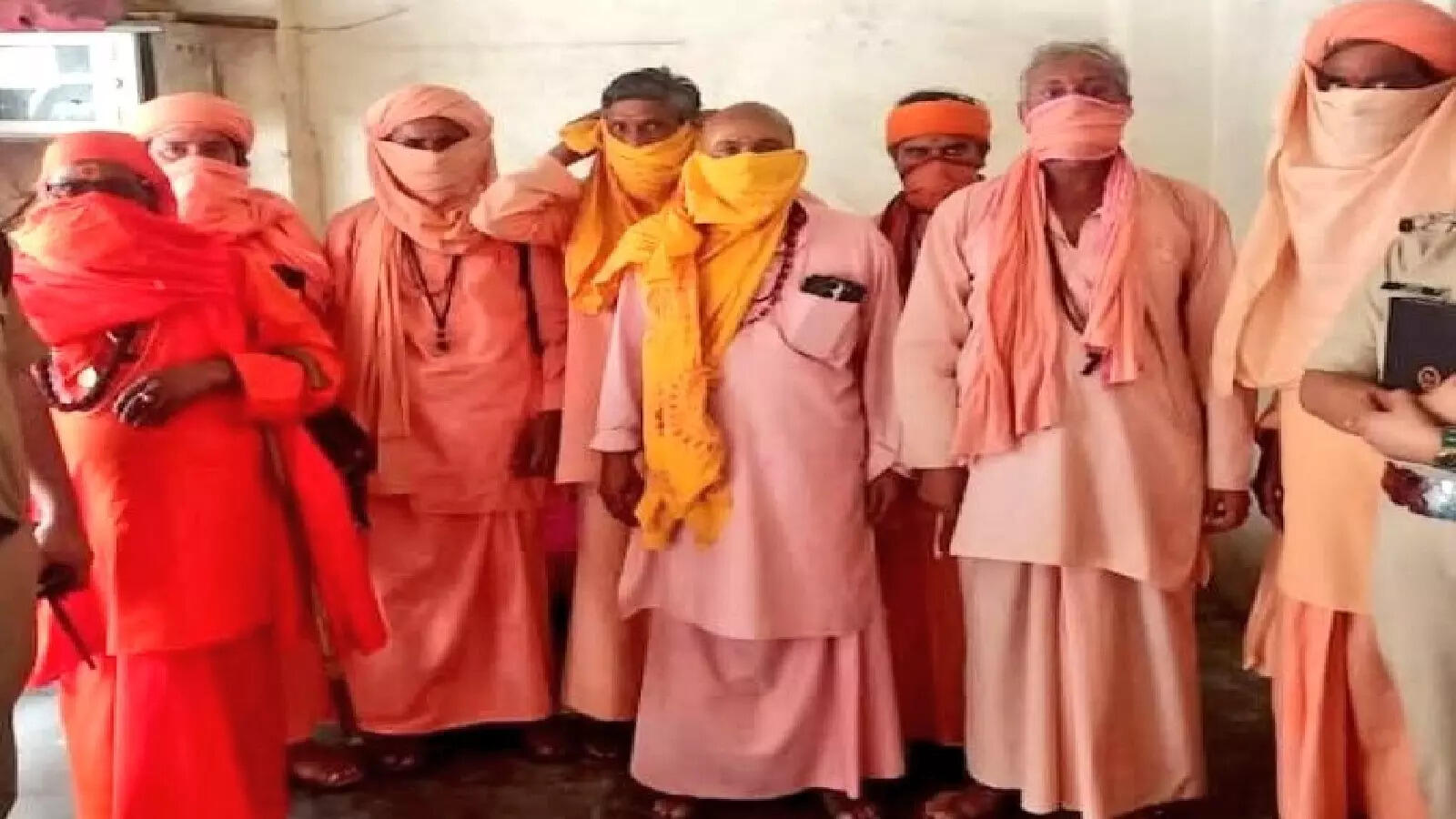 Uttarakhand Operation Kalnemi 136 Arrested,ऑपरेशन कालनेमि: हरिद्वार में 45  ढोंगी बाबा गिरफ्तार, देहरादून में बांग्लादेशी साधु, 136 पर कसा शिकंजा -  uttarakhand operation ...
