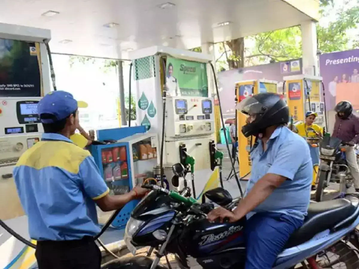 முதல் நாளே ஷாக் கொடுத்த பெட்ரோல் விலை! 