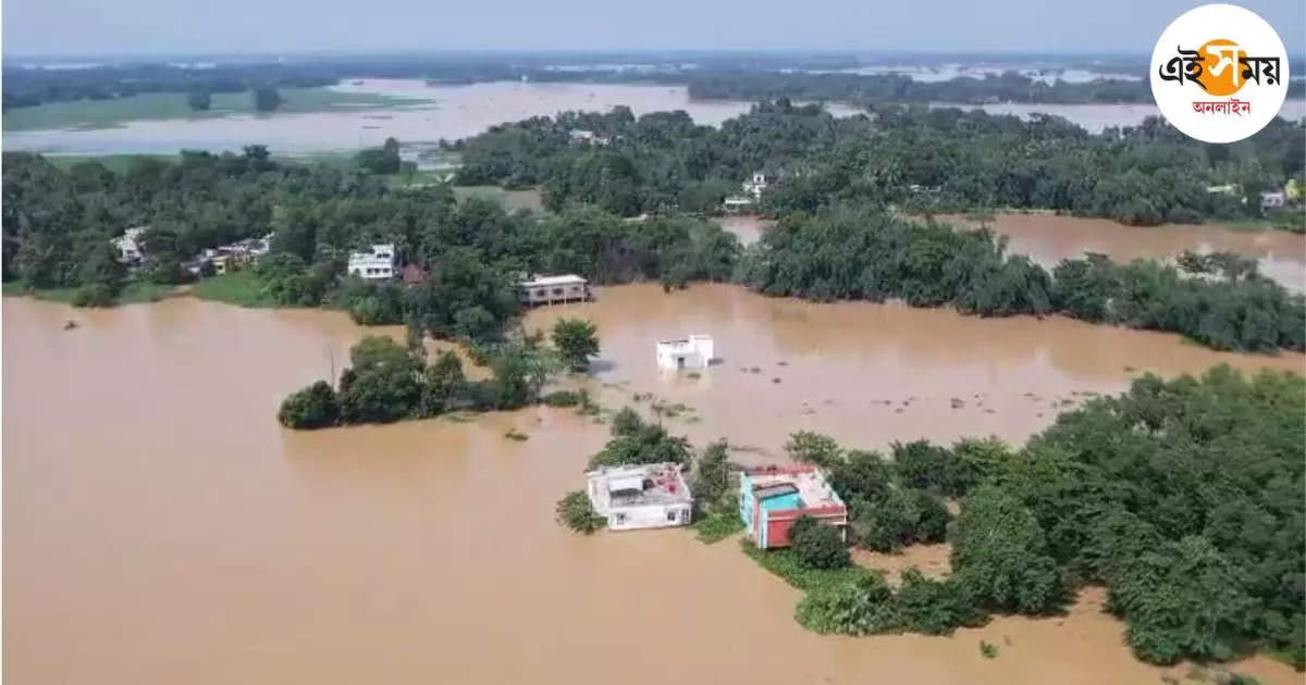 Flood In Ghatal: ডুবেছে শ্মশান, দাহ করার ডাঙা খুঁজছেন পরিজন – ghatal vast areas of submerged include burning ground