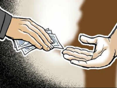 लाचखोरी,लाचखोर असूनही लाभार्थी! - guilty officers enjoy the benefits even after accepting bribes - Maharashtra Times