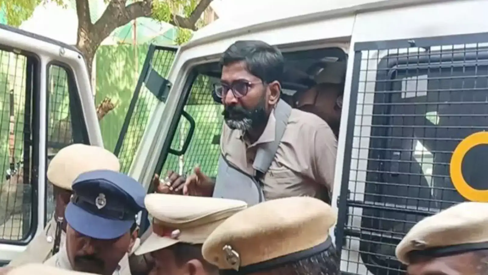 சவுக்கு சங்கர் மீது குண்டர் சட்டம் : போலீஸுக்கு உயர் நீதிமன்றம் அதிரடி உத்தரவு! 