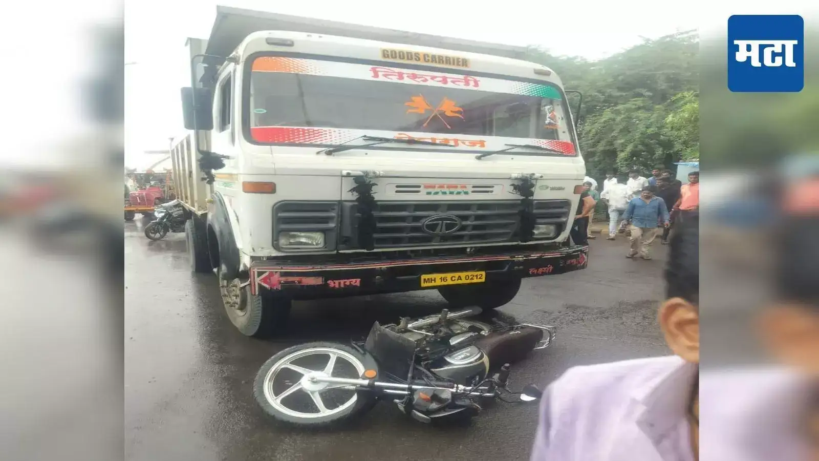 वडील दोन चिमुकल्यांसह निघाले, वाटेत काळाचा घाला; एकाच कुटुंबातील तिघांचा अंत, बारामतीत हळहळ वडील दोन चिमुकल्यांसह निघाले, वाटेत काळाचा घाला; एकाच कुटुंबातील तिघांचा अंत, बारामतीत हळहळ